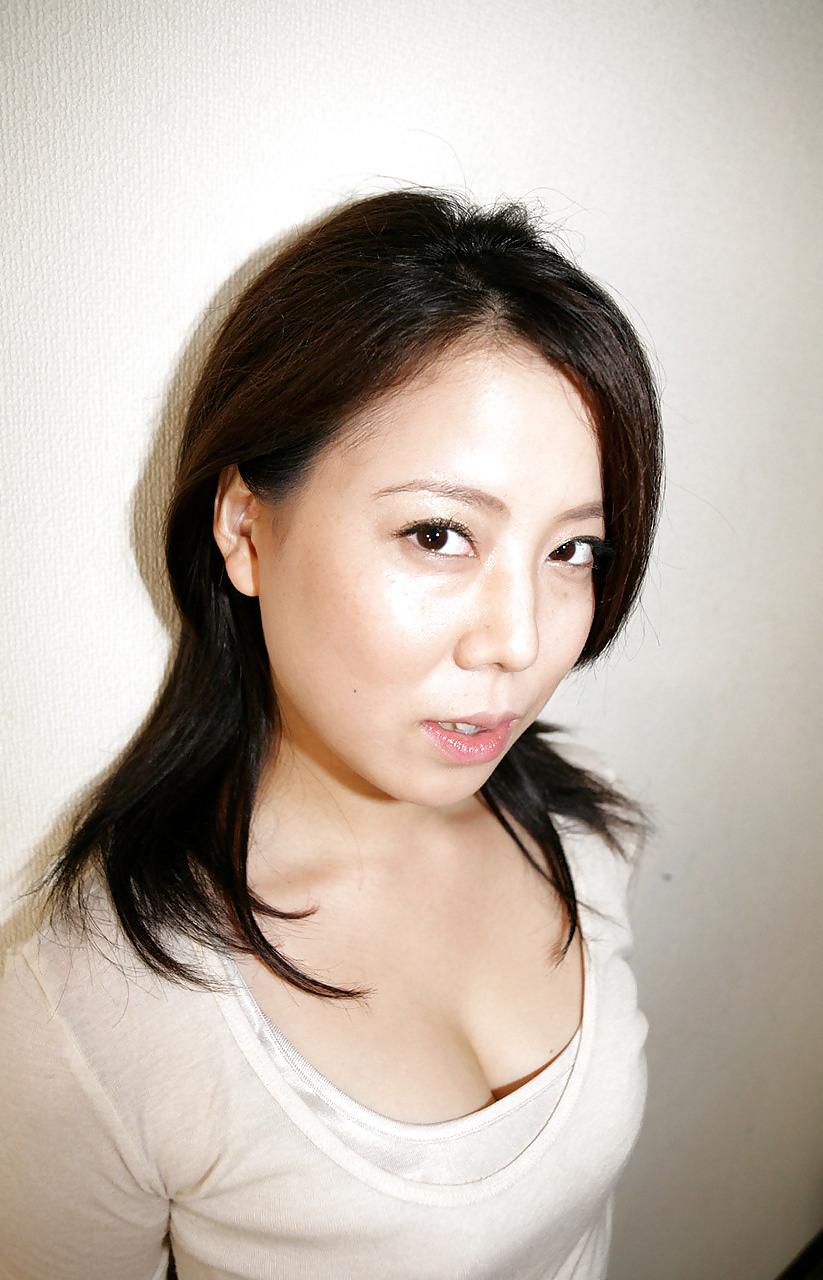 22P Japanese housewife fuck
