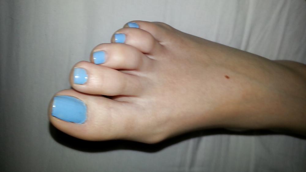 7P Nice wife blue toes -- les jolies pieds ongle bleu