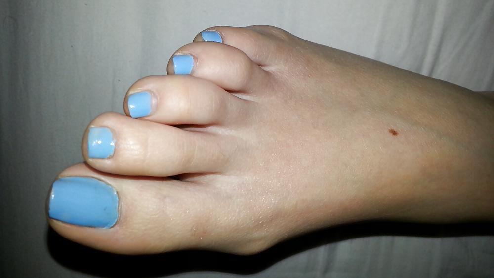 7P Nice wife blue toes -- les jolies pieds ongle bleu