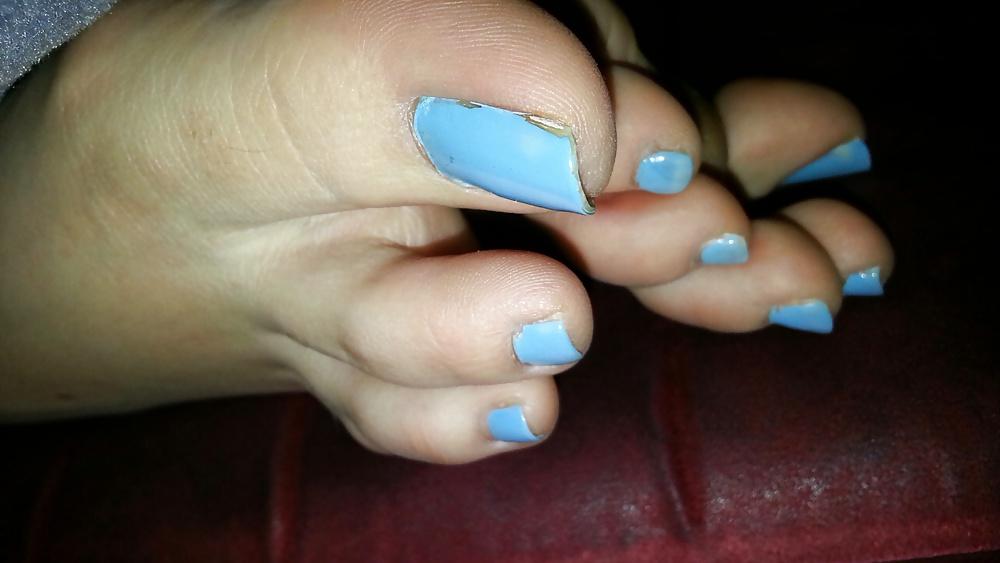 7P Nice wife blue toes -- les jolies pieds ongle bleu
