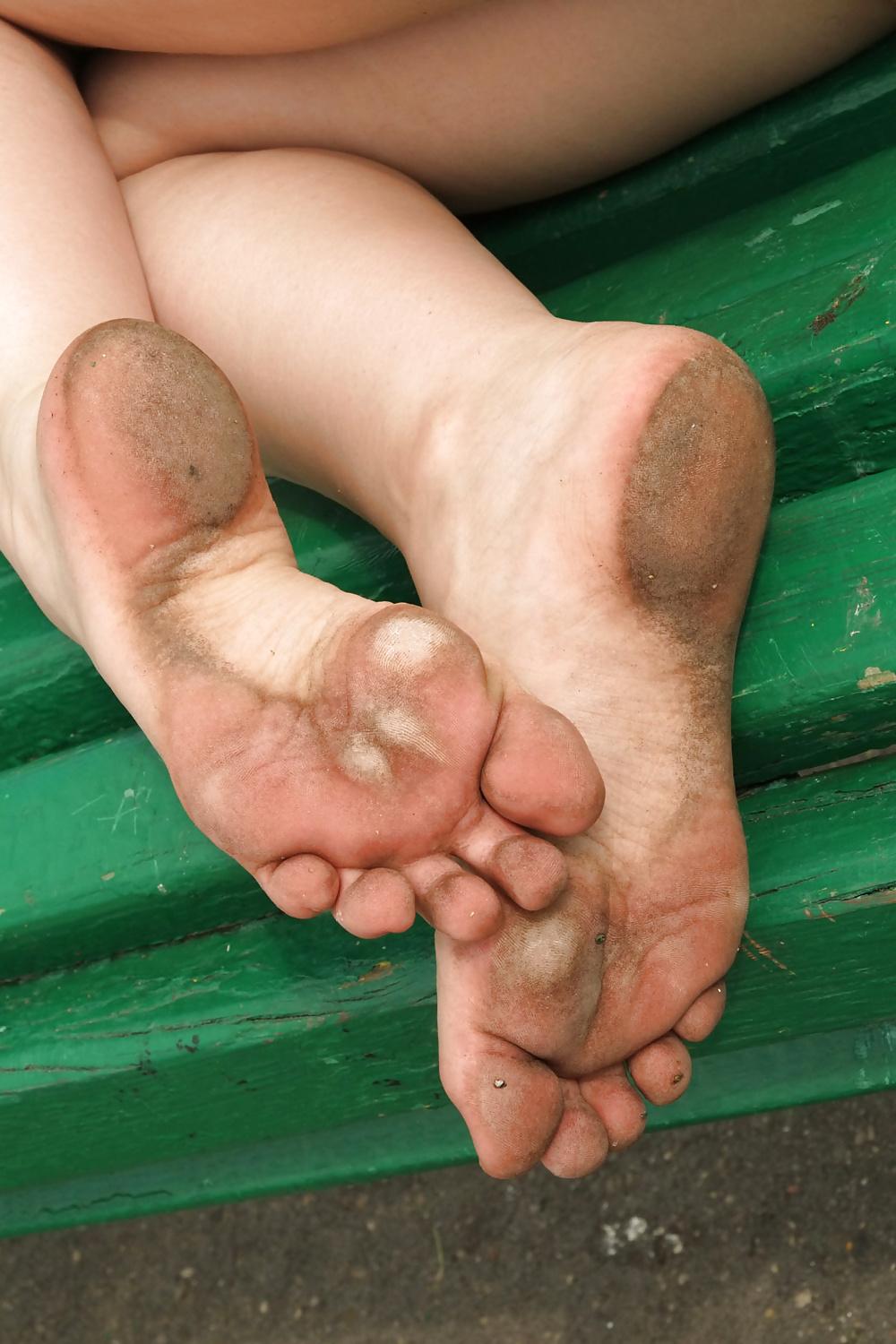 22P Girls  bare dirty feet  outdoor