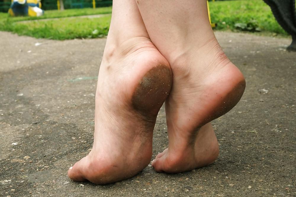 22P Girls  bare dirty feet  outdoor