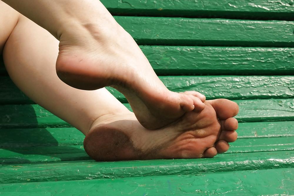 22P Girls  bare dirty feet  outdoor