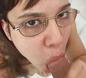 10P Girlfriend Blowjob sucks cock girl with glasses sucks dick