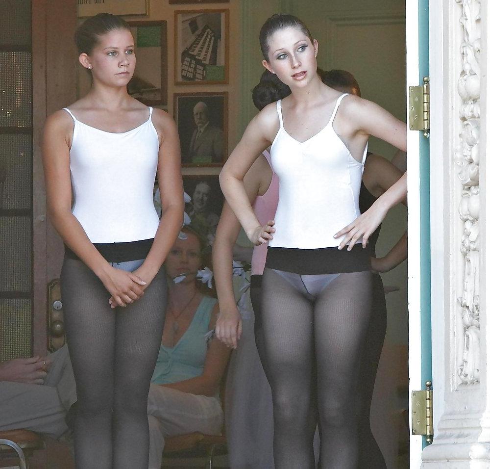 16P Upskirt and pantyhose 3