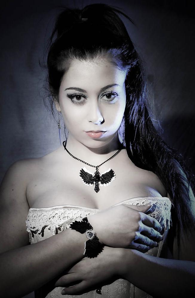13P French fetish model from Paris