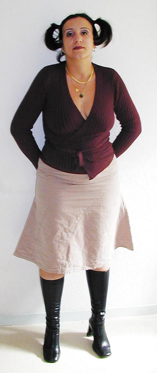 25P Scenes From An French Milf