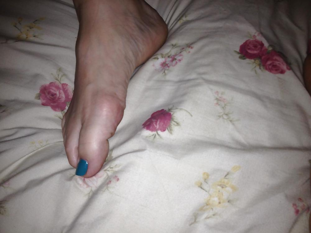 16P Wife's blue toes