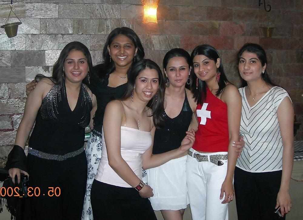 8P Pakistani girlz