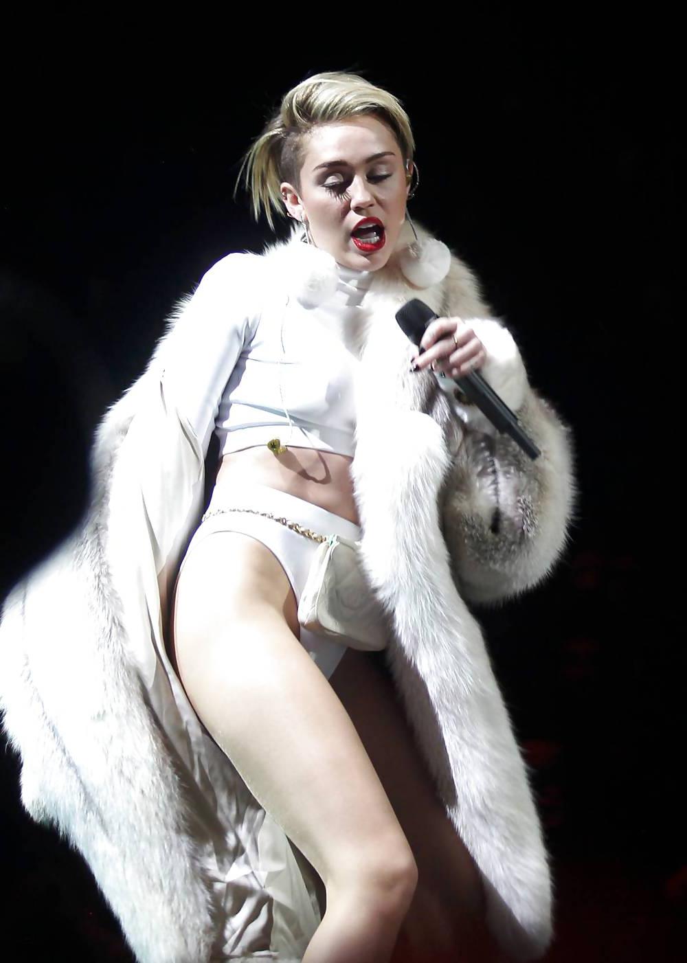 24P Miley Cyrus - This Slut needs a hard Fuck