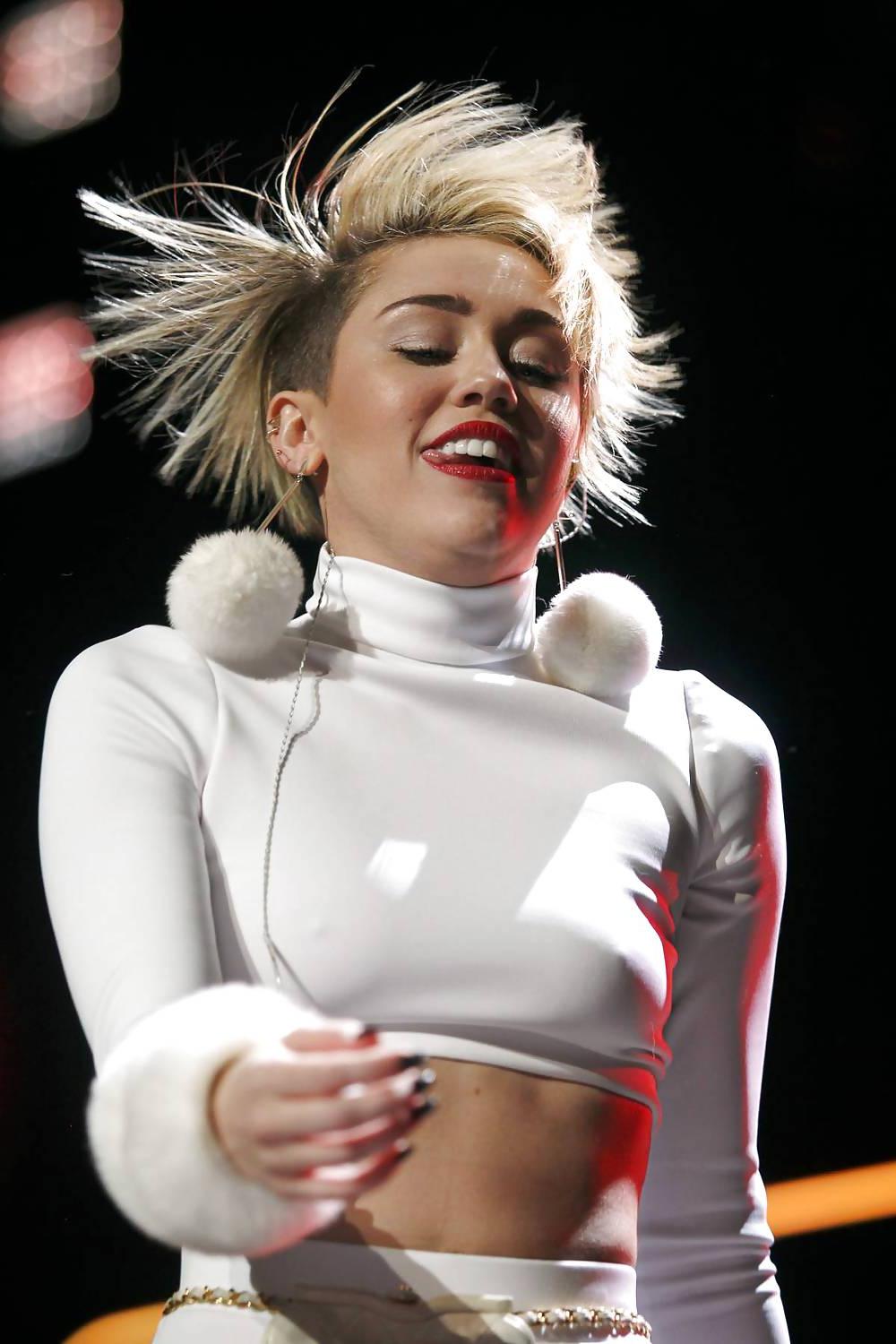 24P Miley Cyrus - This Slut needs a hard Fuck