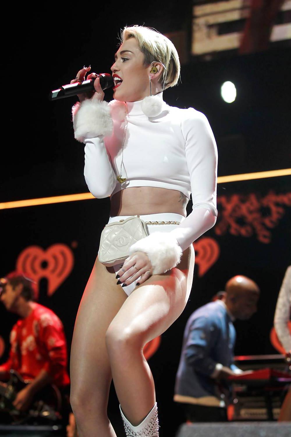 24P Miley Cyrus - This Slut needs a hard Fuck