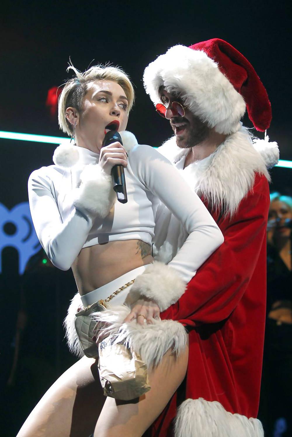 24P Miley Cyrus - This Slut needs a hard Fuck