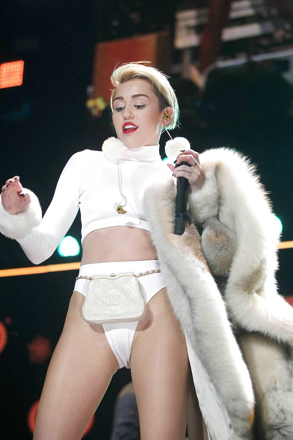 24P Miley Cyrus - This Slut needs a hard Fuck