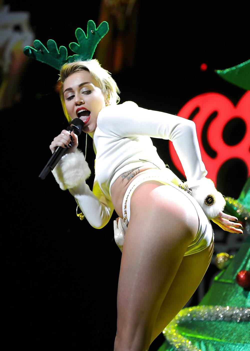 24P Miley Cyrus - This Slut needs a hard Fuck