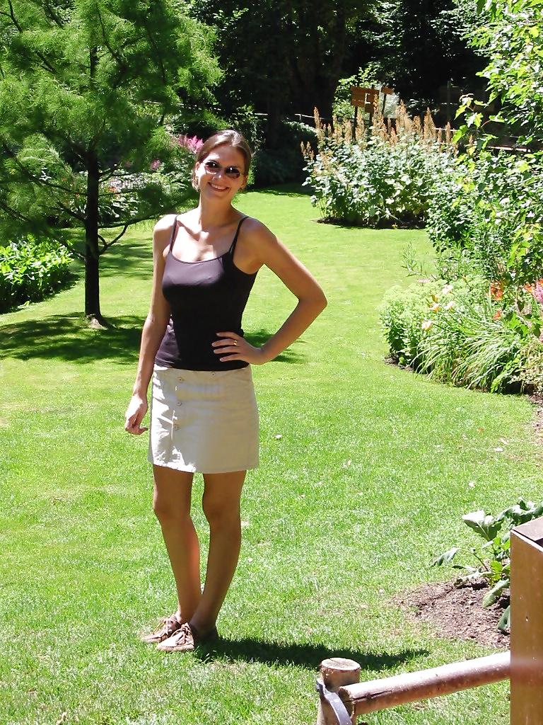 15P Sexy French Wife