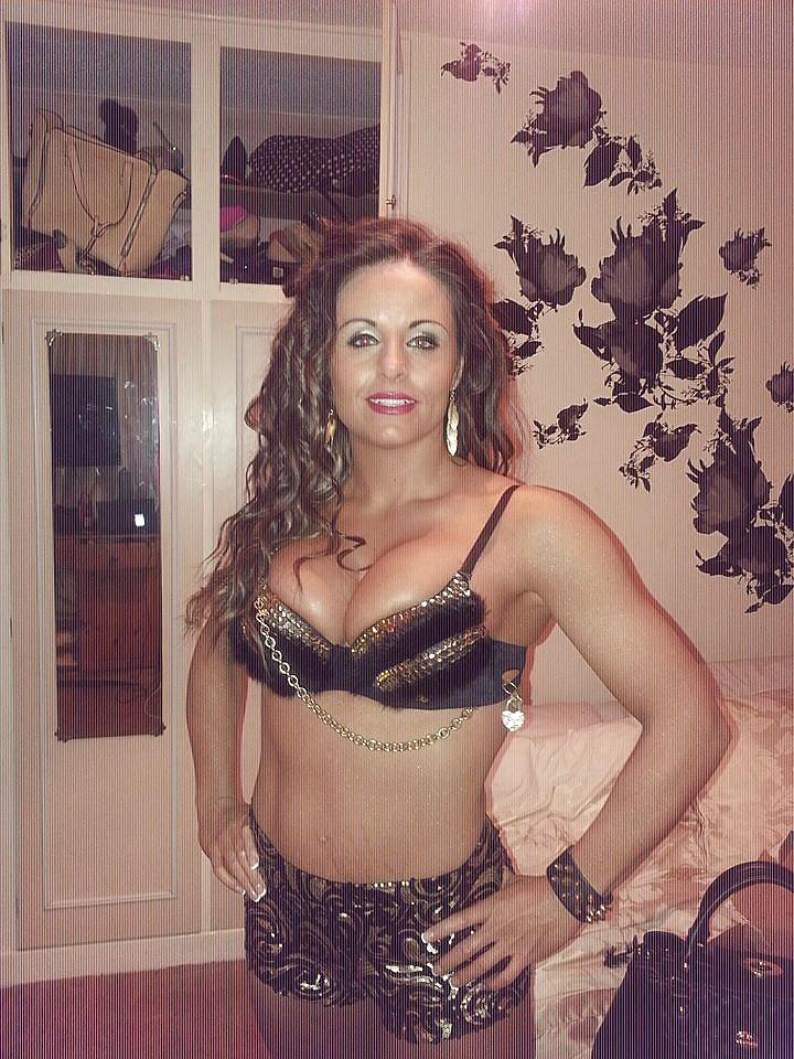 11P Busty Gypsy Milf