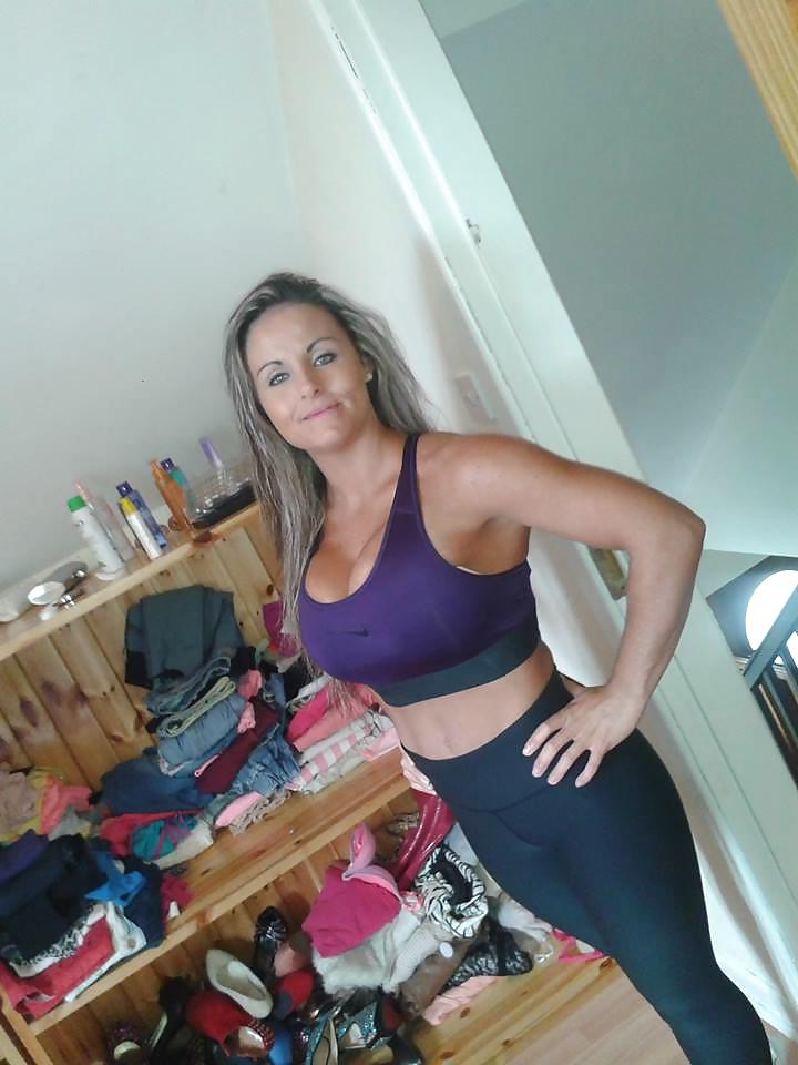 11P Busty Gypsy Milf