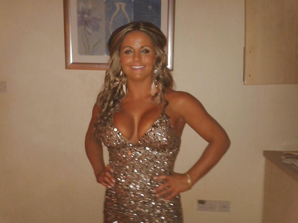 11P Busty Gypsy Milf