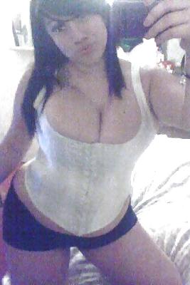 20P Busty Amatuer 32