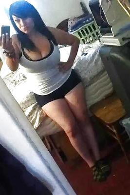 20P Busty Amatuer 32