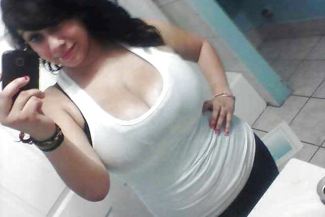 20P Busty Amatuer 32