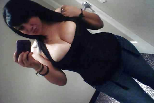 20P Busty Amatuer 32