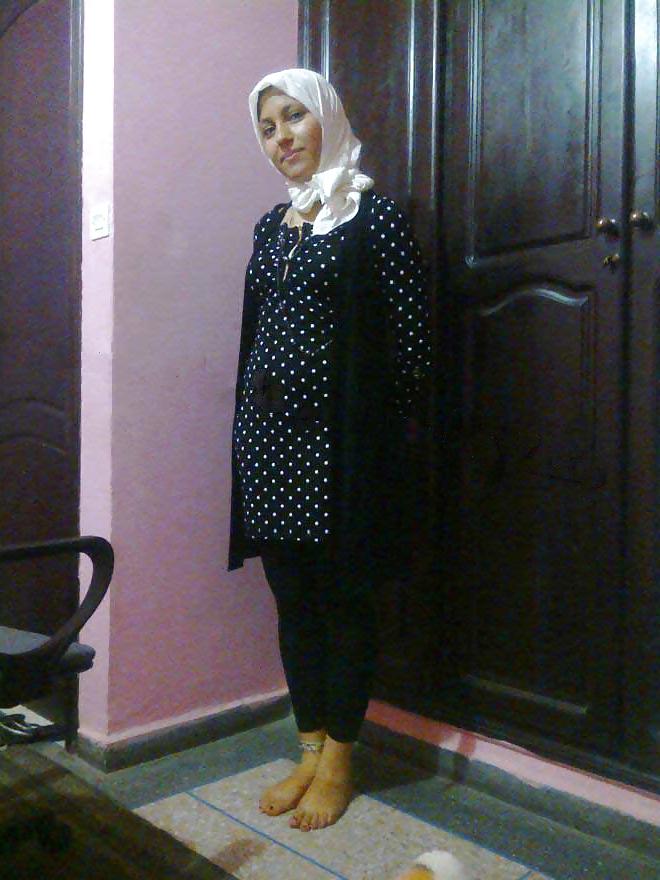 14P Sexy Moroccan girl showing off her body