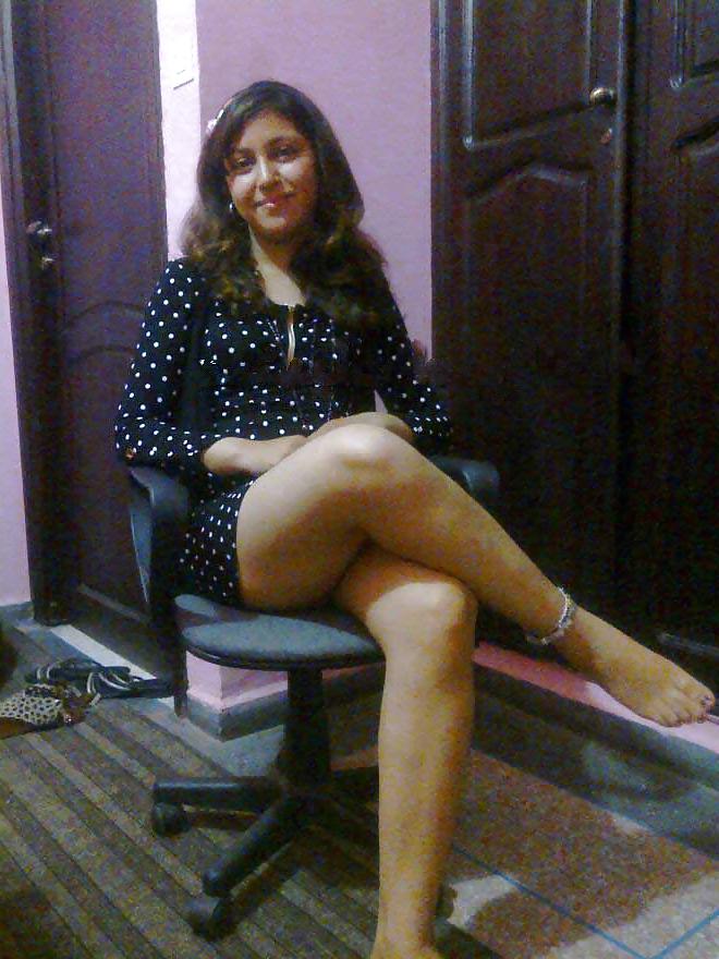 14P Sexy Moroccan girl showing off her body