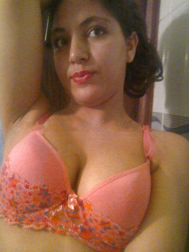 14P Sexy Moroccan girl showing off her body