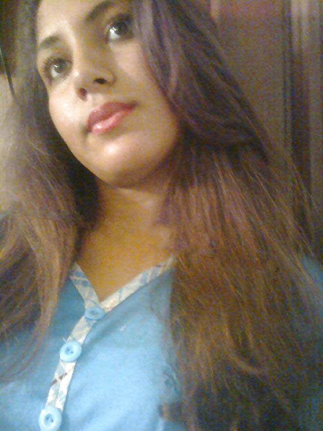 14P Sexy Moroccan girl showing off her body
