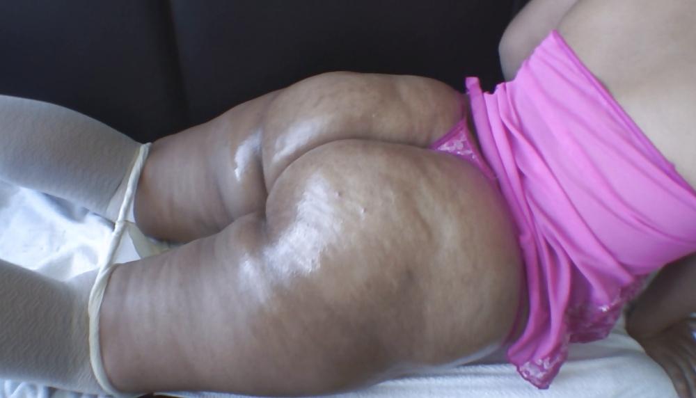 25P Thick Milf Latina Shirley Oiled