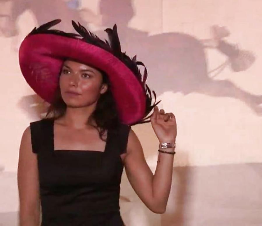 25P French TV Girl - Anais
