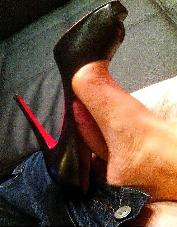 6P FOOTJOB
