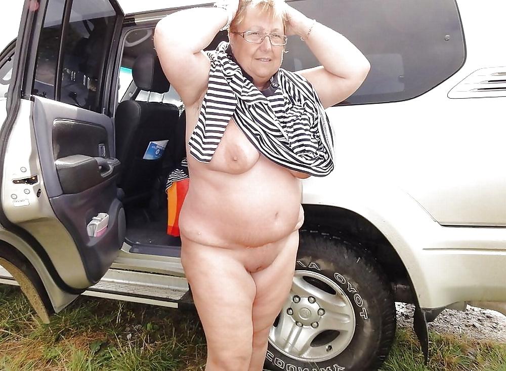 25P She Has Only One Breast Out 5
