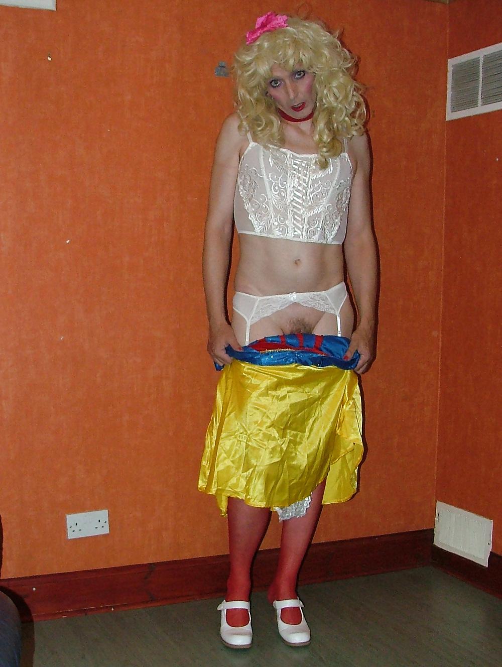25P Snow White Getting Dirty