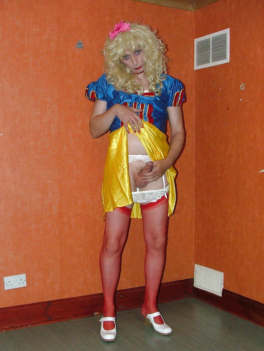 25P Snow White Getting Dirty