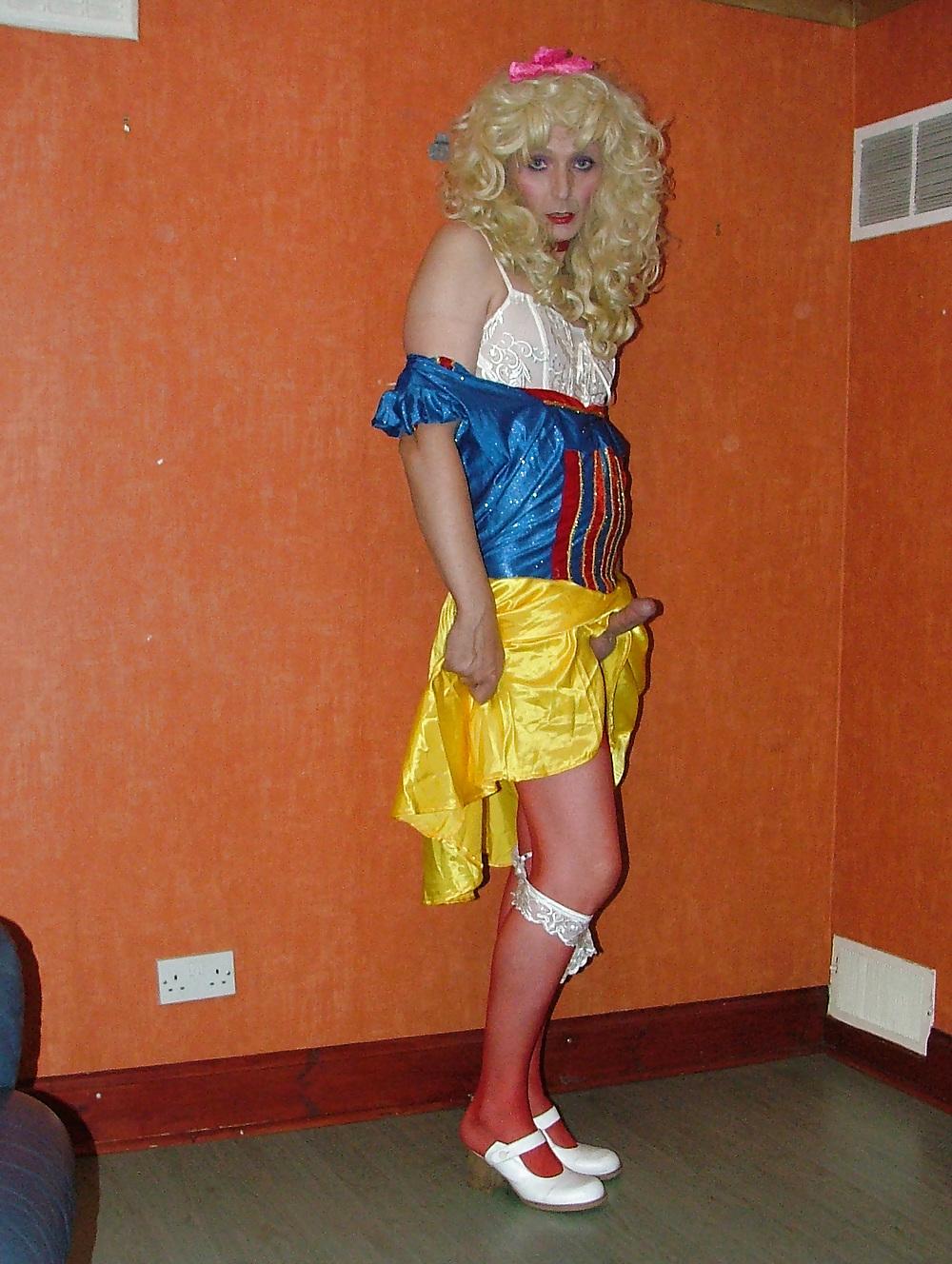 25P Snow White Getting Dirty
