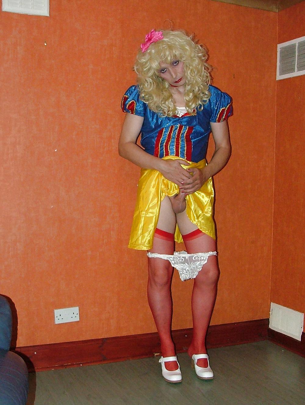 25P Snow White Getting Dirty