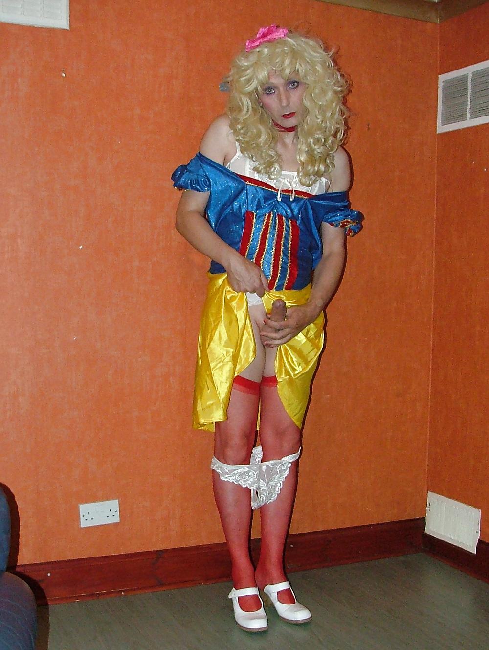 25P Snow White Getting Dirty