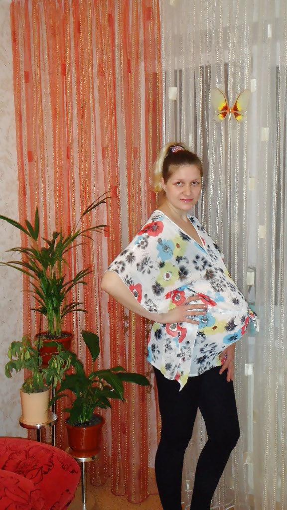 8P Linda mit dick gefickter Sabine. Pregnant slut Sabine