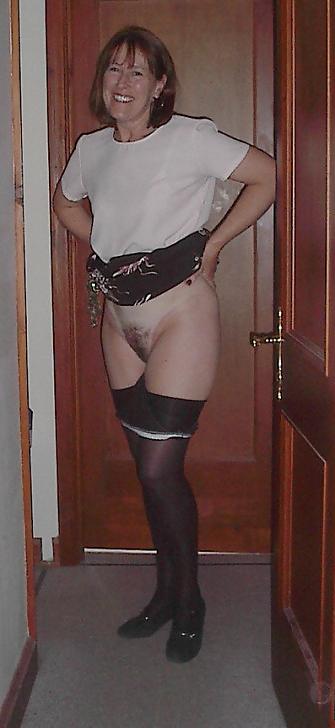 25P Mature amateurs-pantyhose mix.