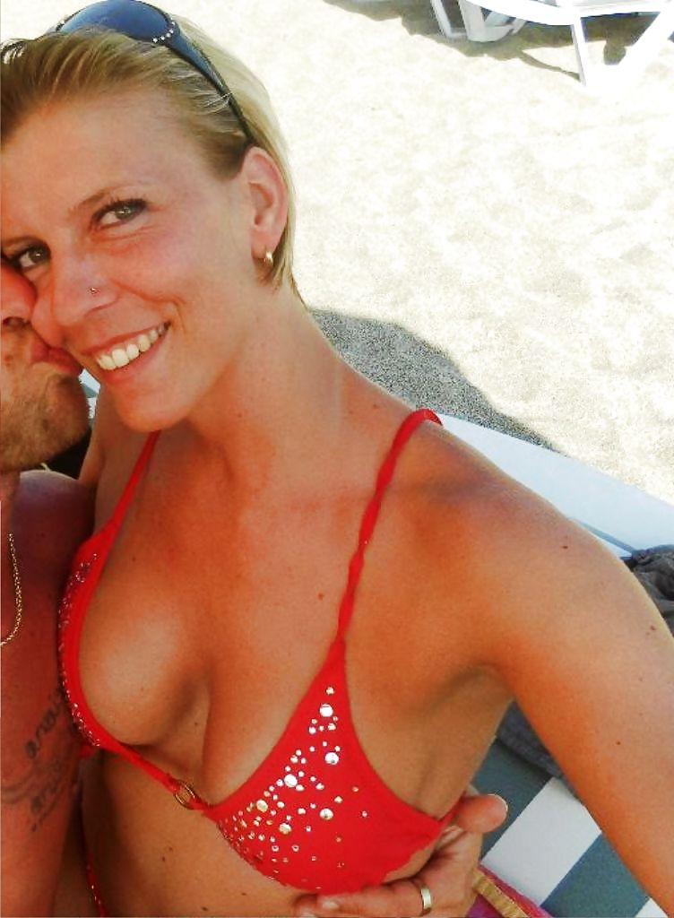 25P Private Pics - Horny blonde German shows her perfect body