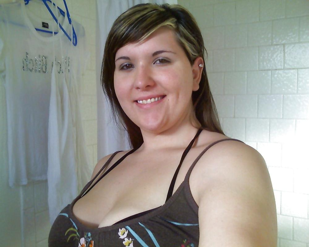 25P Thick Phatass white girl Antoinette COMMENT!