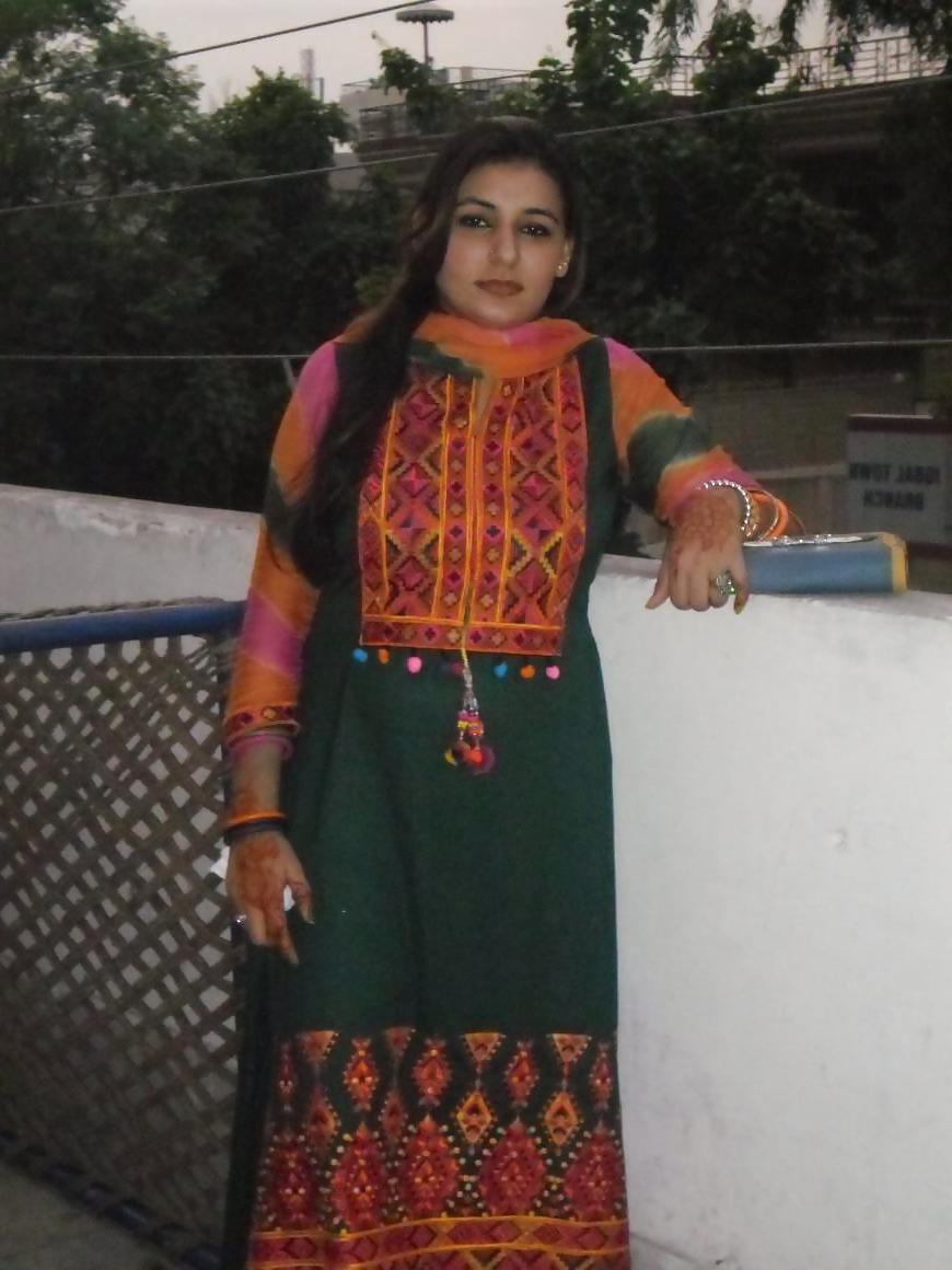 19P Sexy pakistani wife