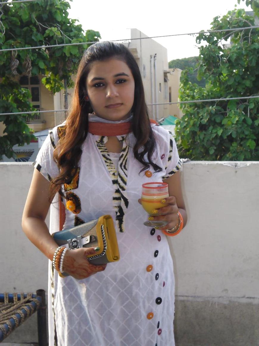 19P Sexy pakistani wife