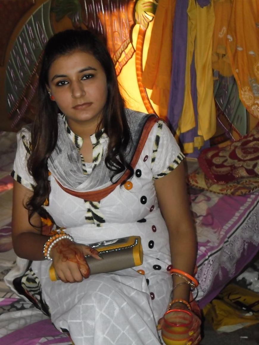 19P Sexy pakistani wife