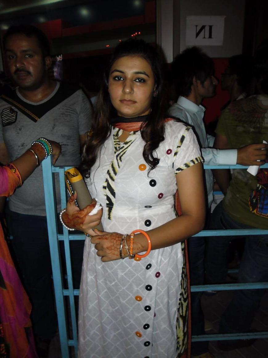 19P Sexy pakistani wife