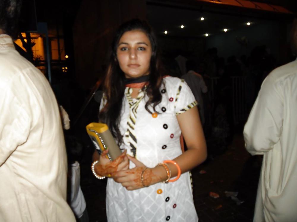 19P Sexy pakistani wife