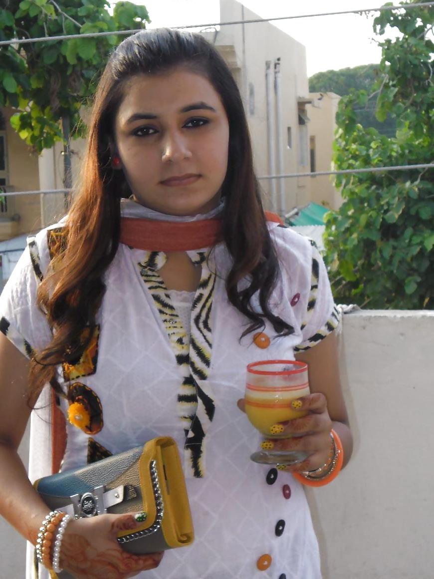 19P Sexy pakistani wife
